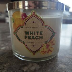 Bath & Body Works White Peach Candle